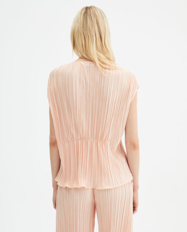 Pink pleated body with dropped shoulder