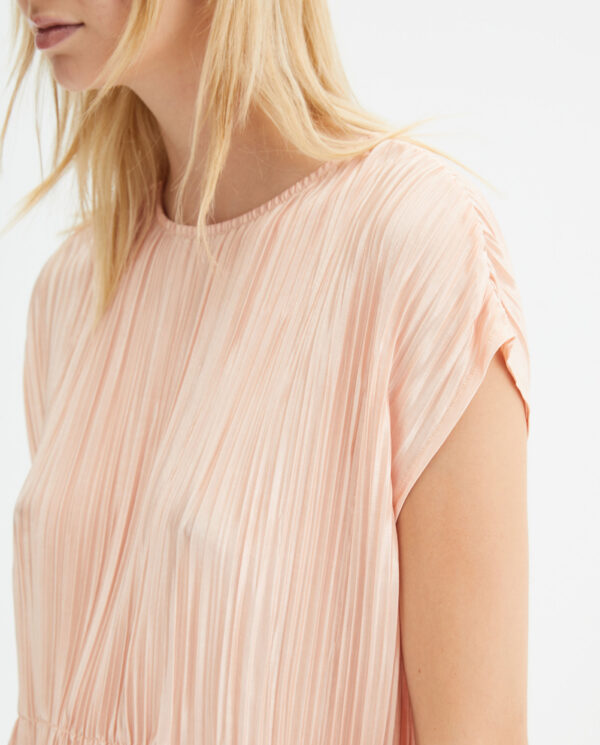 Pink pleated body with dropped shoulder