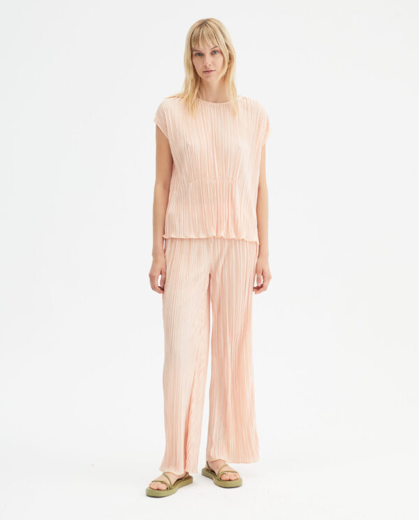 Pink pleated body with dropped shoulder