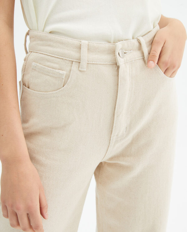White cropped straight-cut jeans with five pockets