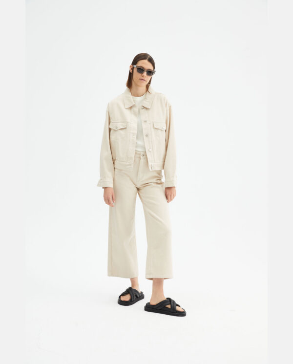 White cropped straight-cut jeans with five pockets