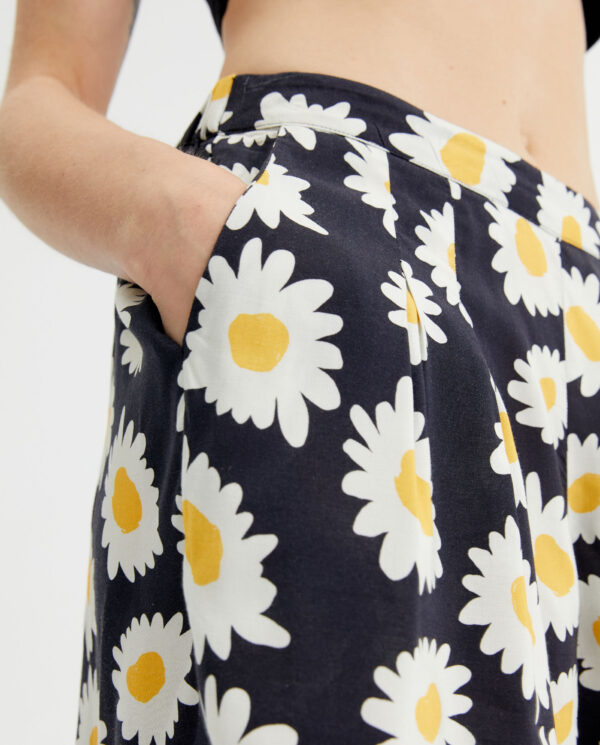 Floral print viscose LENZING™ ECOVERO™ shorts