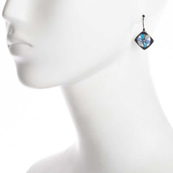 Middle earring