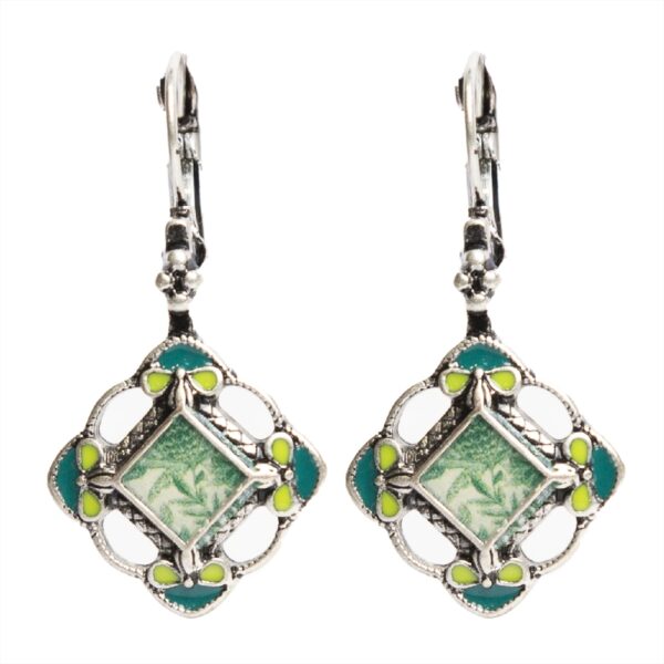 Middle earring