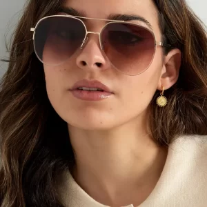 Aviator style sunglasses