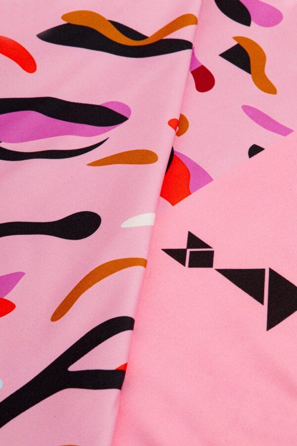 LILY BEACH TOWEL