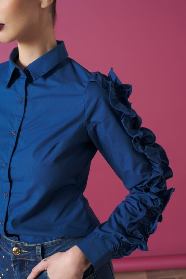 BLUE MAAR TOP