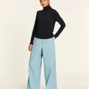 BLACK SWAN NECK KNIT TOP
