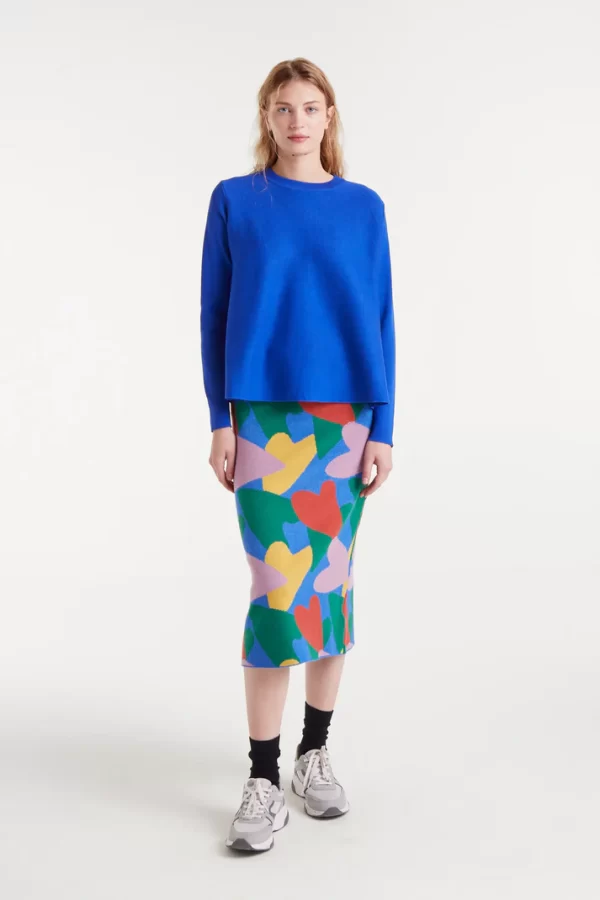 Blue flared knit sweaterBlue flared knit sweater with a round neck and long sleeves.