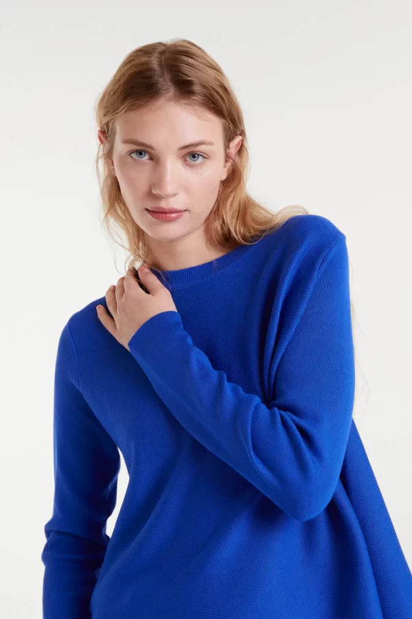 Blue flared knit sweaterBlue flared knit sweater with a round neck and long sleeves.