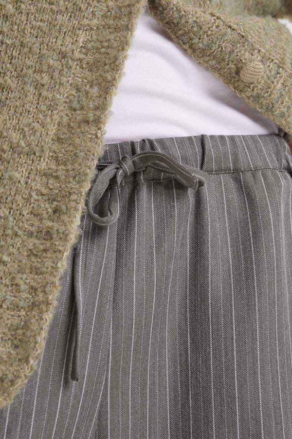 Pantalón de raya diplomática gris